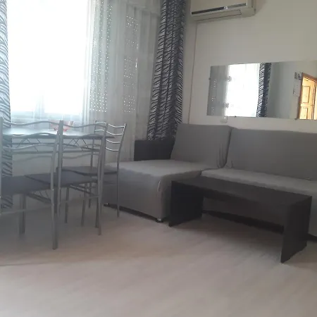 Avgusta Trayana Apartment